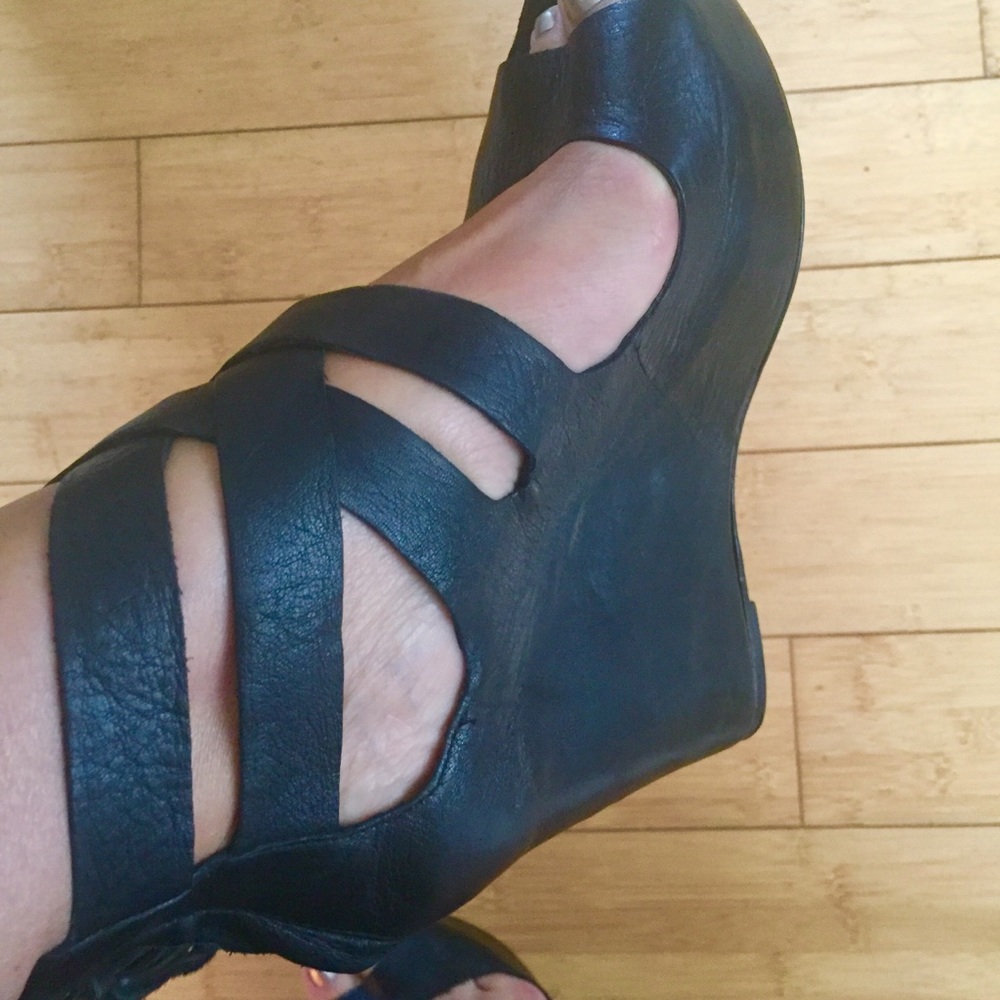 Dolce Vita Black Leather Platform Pump